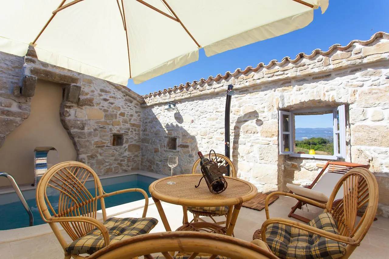 Villa Franz Krbune Potpićan 0*,  Chorvatsko
